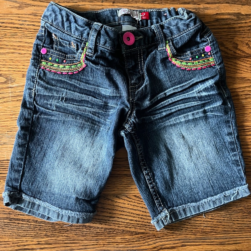 SO girls funky denim stretchy shorts size 7 in excellent condition